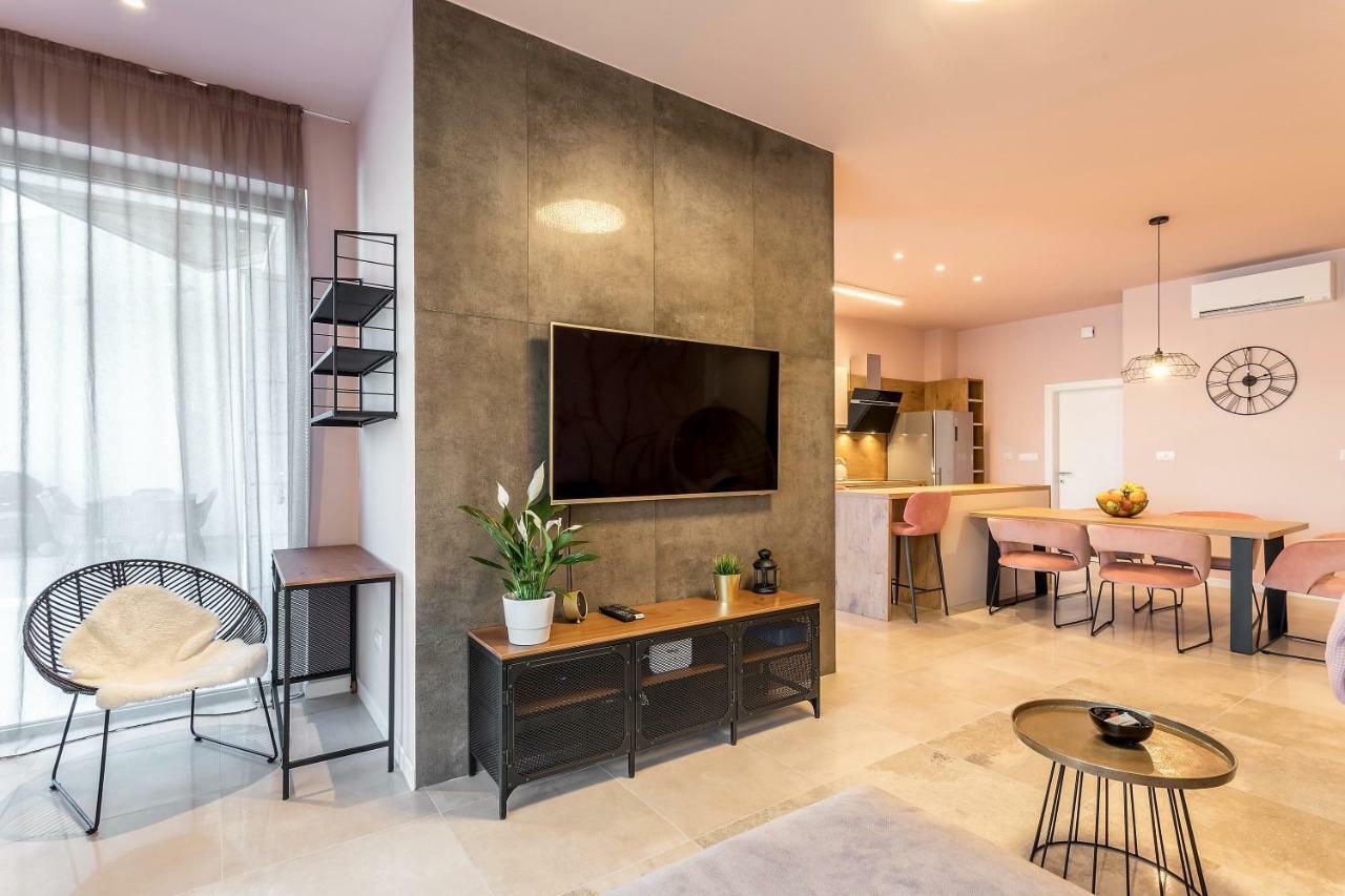 Luxury Apartment With Hot Tub Omiš Εξωτερικό φωτογραφία