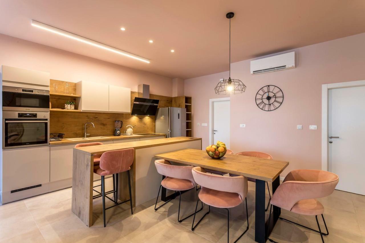 Luxury Apartment With Hot Tub Omiš Εξωτερικό φωτογραφία